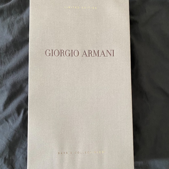 Mattel - Giorgio Armani Barbie, Limited Edition, New In Box - Picture 2 of 2